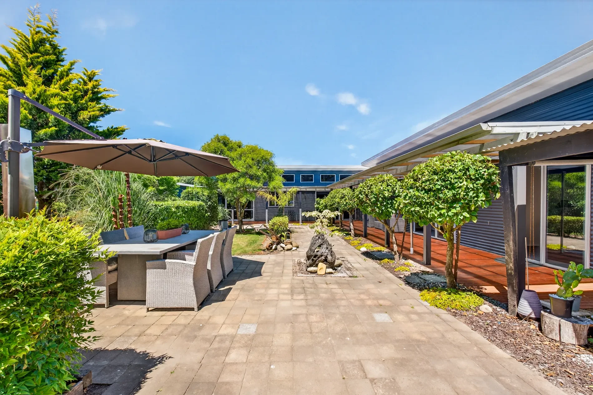 Exterior photo 9