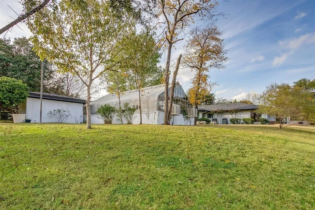 4301 Briarhaven Road, Fort Worth, Texas, United States. - Photo 15