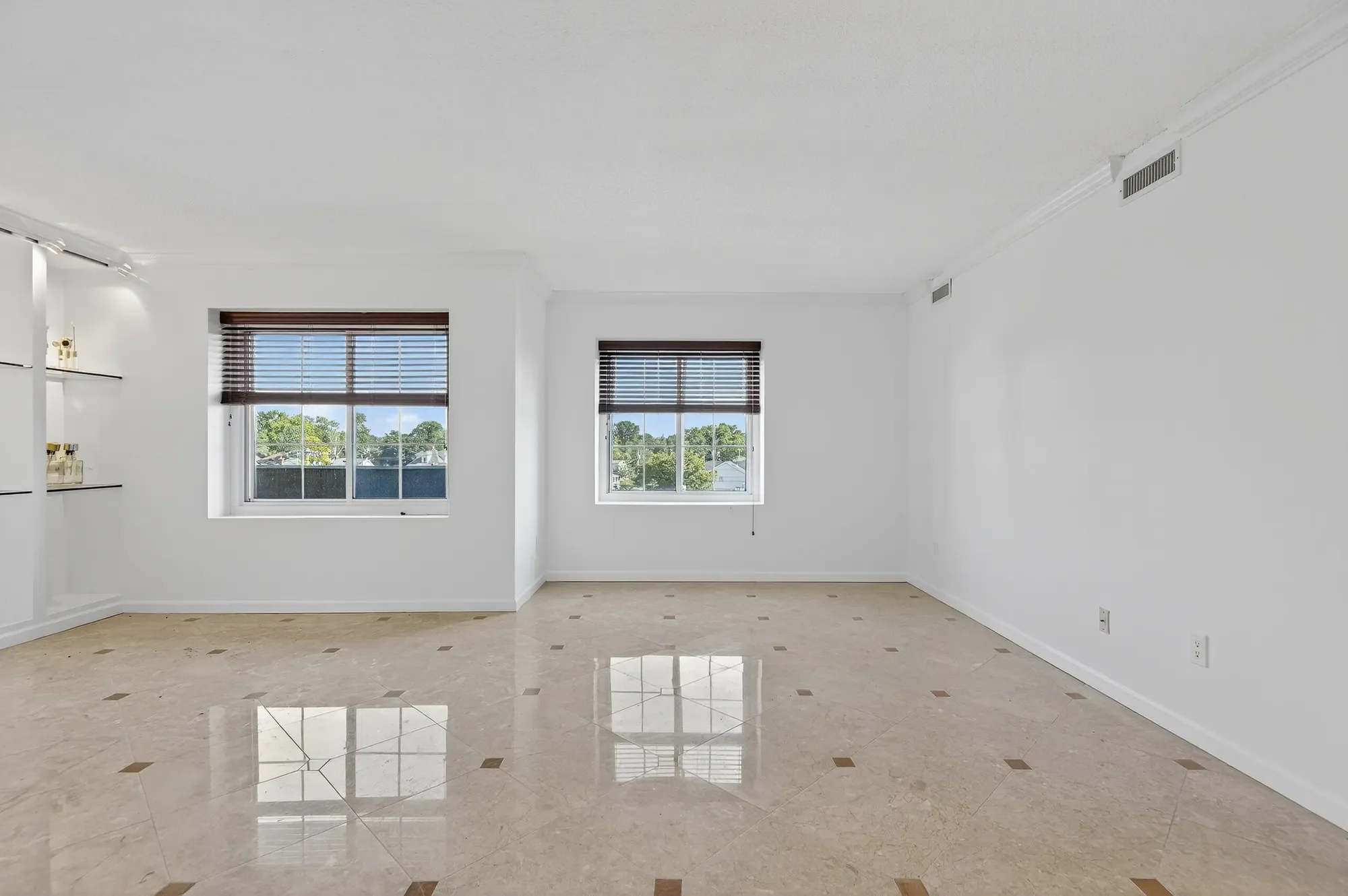 242 Maple Unit# 501, Westbury, NY 11590, Salisbury, New York, United States. - Photo 7