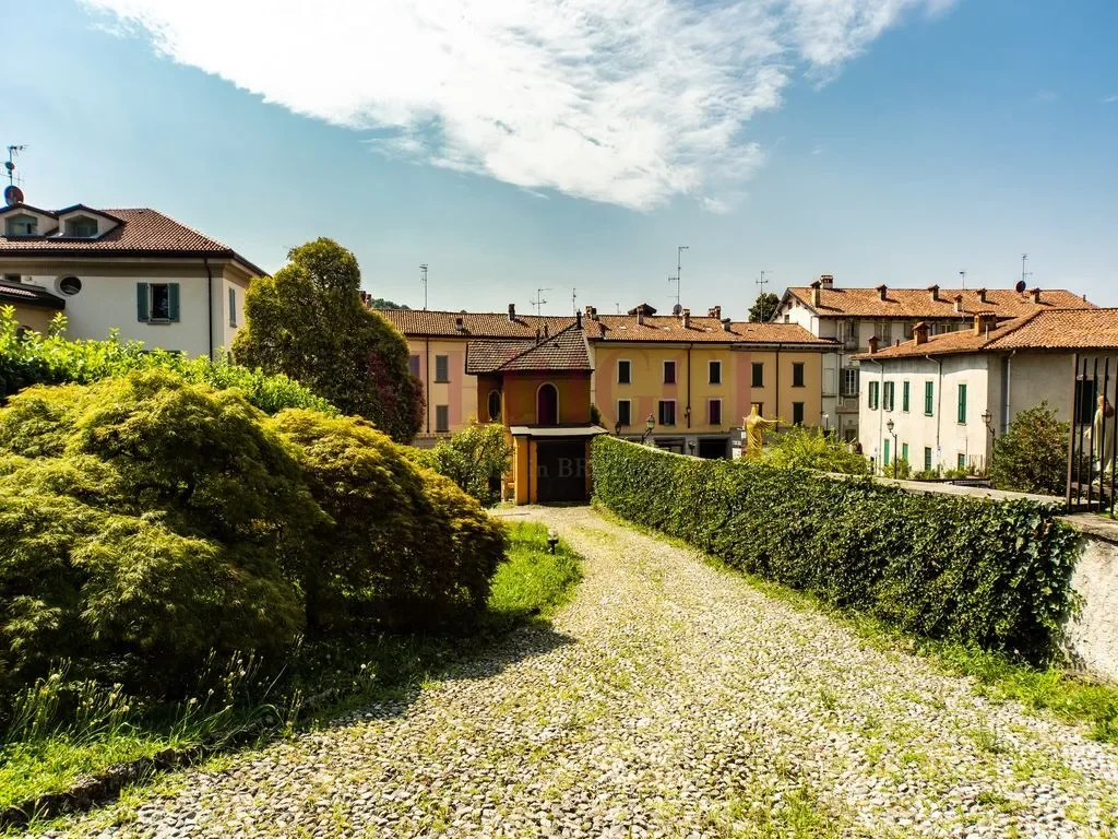 Via 1º Maggio, Oggiono, Lombardy, Italy. - Photo 22