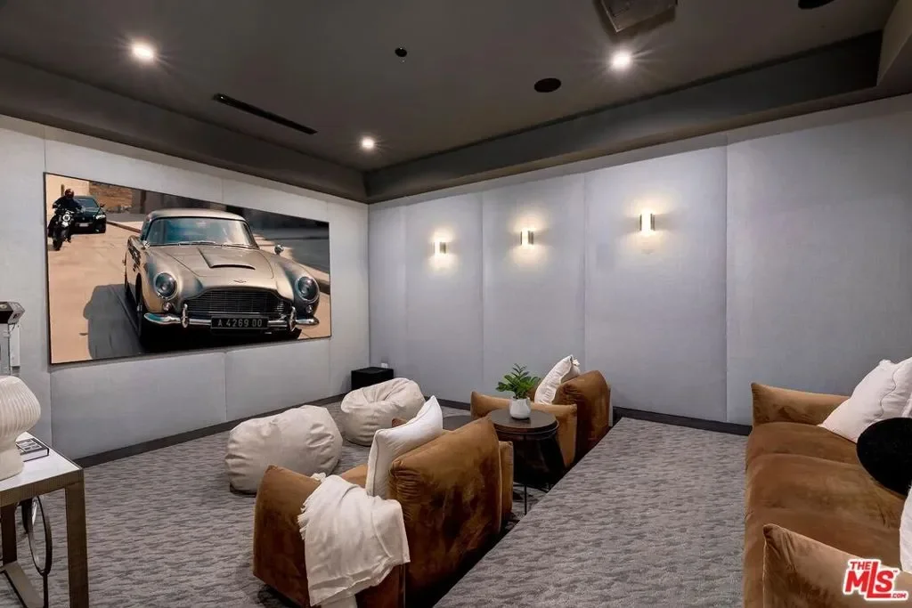 16879 Mooncrest Drive, Los Angeles, California, United States. - Photo 52