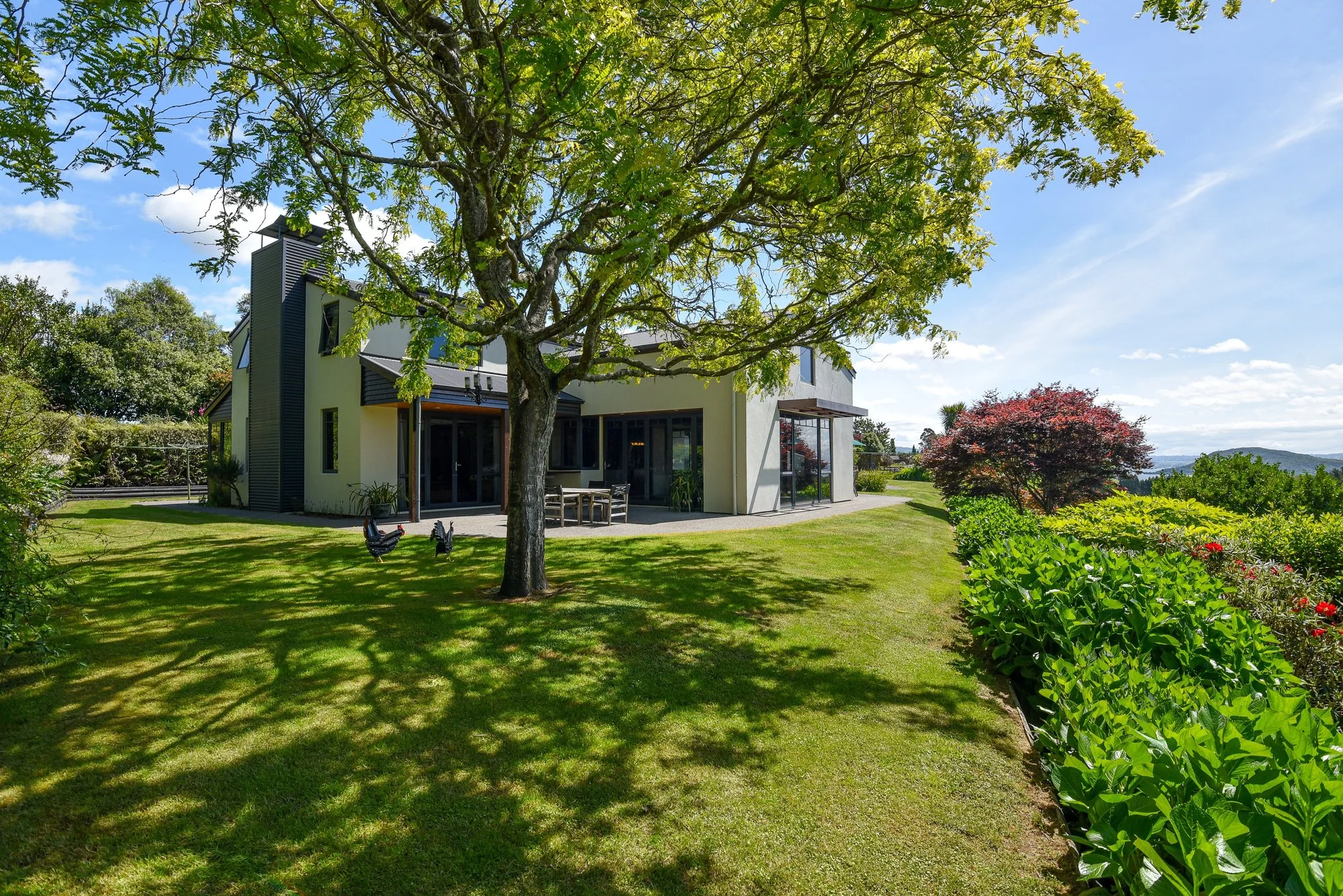 Exterior photo 6