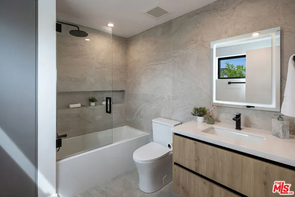2007 Bellevue Avenue, Los Angeles, California, United States. - Photo 14