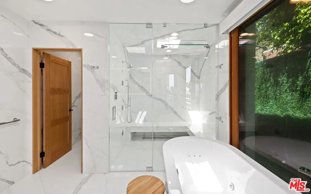 23018 Pacific Coast Highway, Malibu, California, United States. - Photo 17