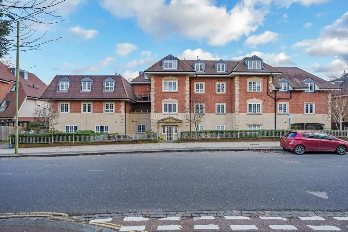 Aspen Court, Holders Hill Road, London, England, United Kingdom. - Photo 15