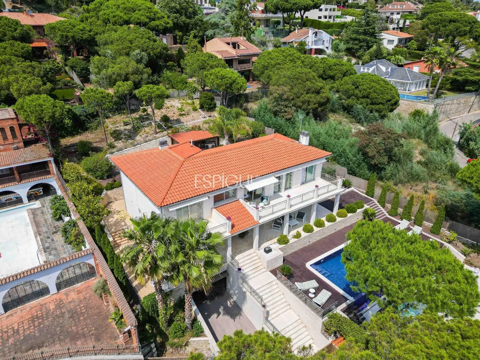 Exterior photo 3