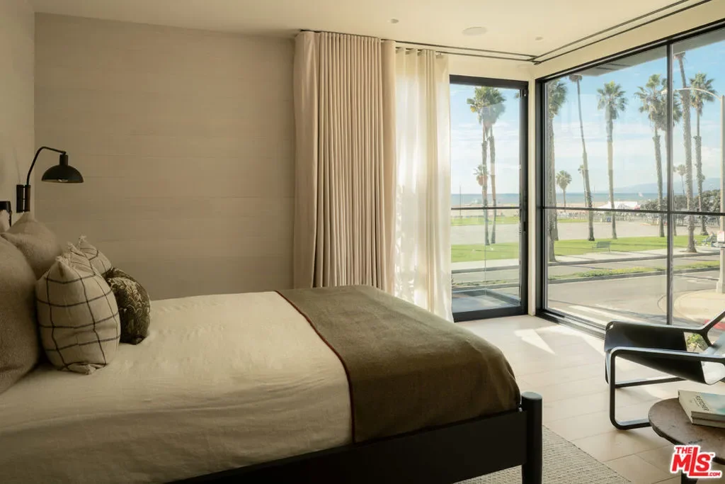 120 N Hart Avenue, Santa Monica, California, United States. - Photo 14