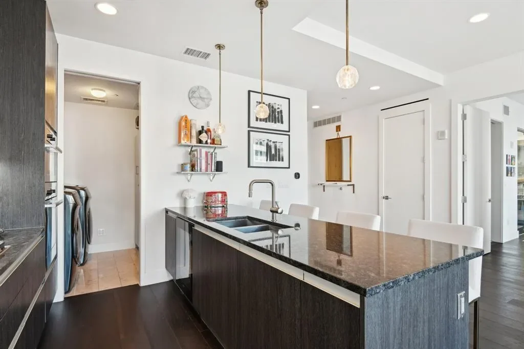 3130 N Harwood Street 705, Dallas, Texas, United States. - Photo 10
