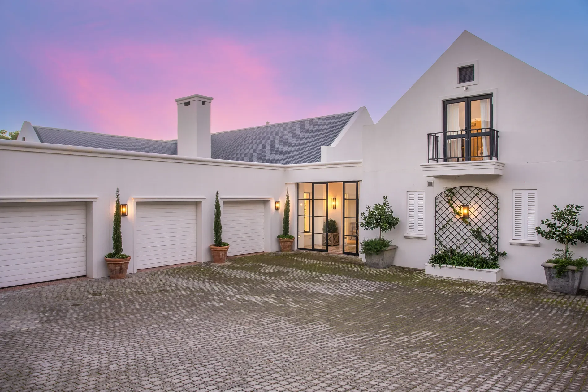 Exterior photo 9
