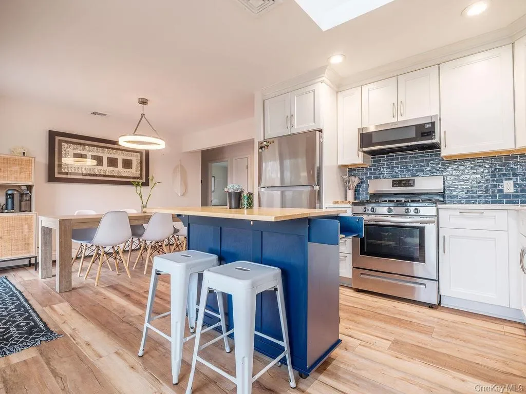 2400 Aldrich Lane, Laurel, New York, United States. - Photo 5