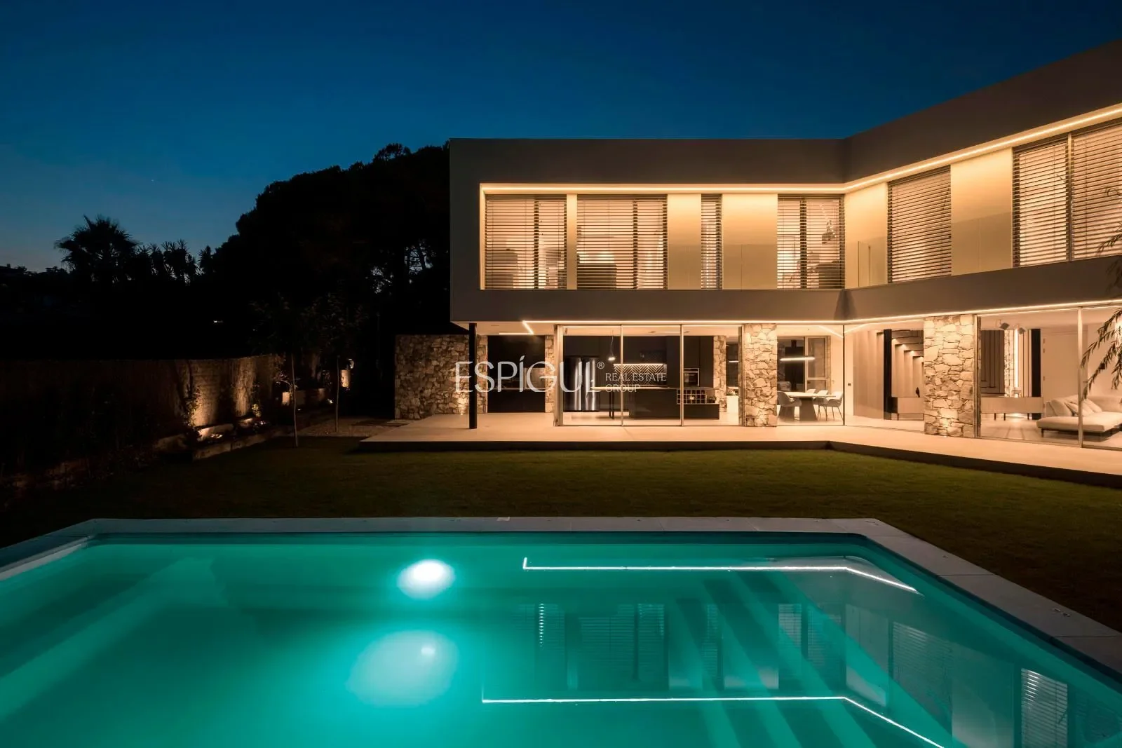 Exterior photo 9