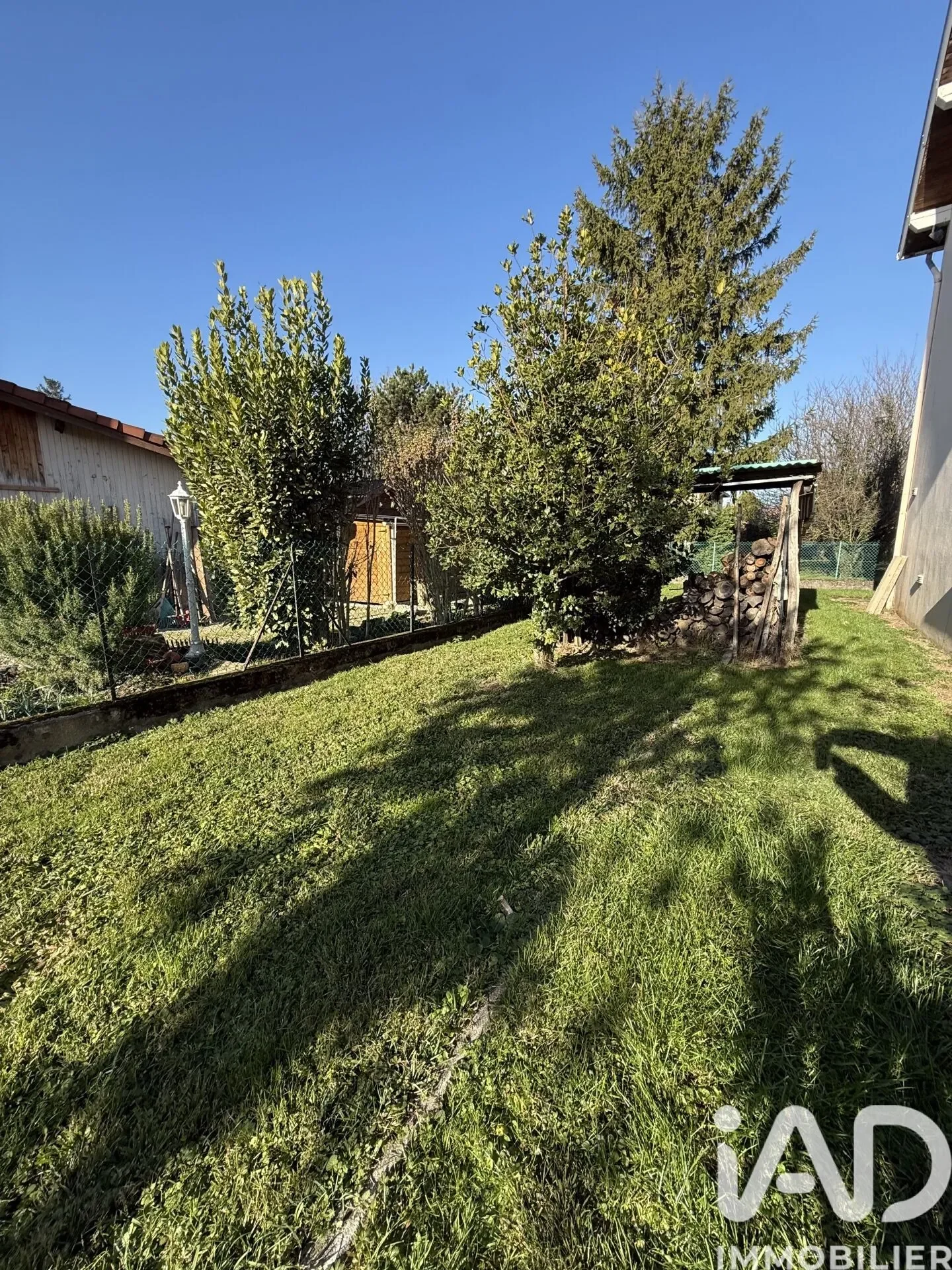 Exterior photo 4