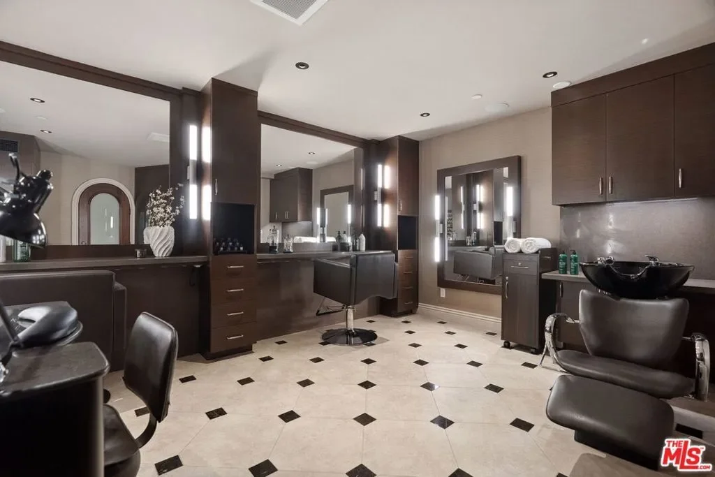 6882 Arizona Avenue, Los Angeles, California, United States. - Photo 63