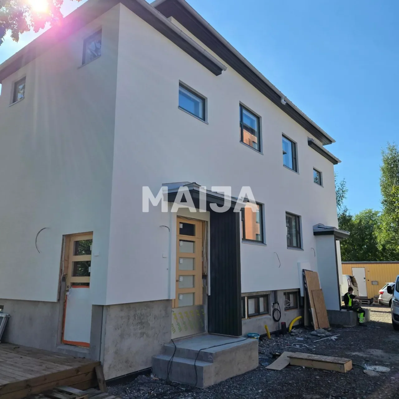 Exterior photo 4