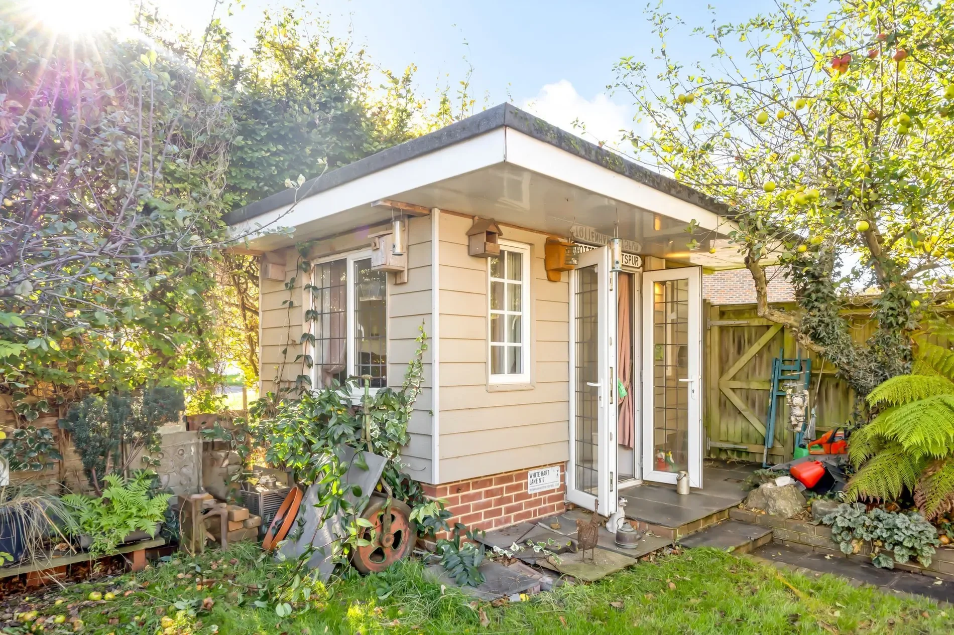 Exterior photo 3