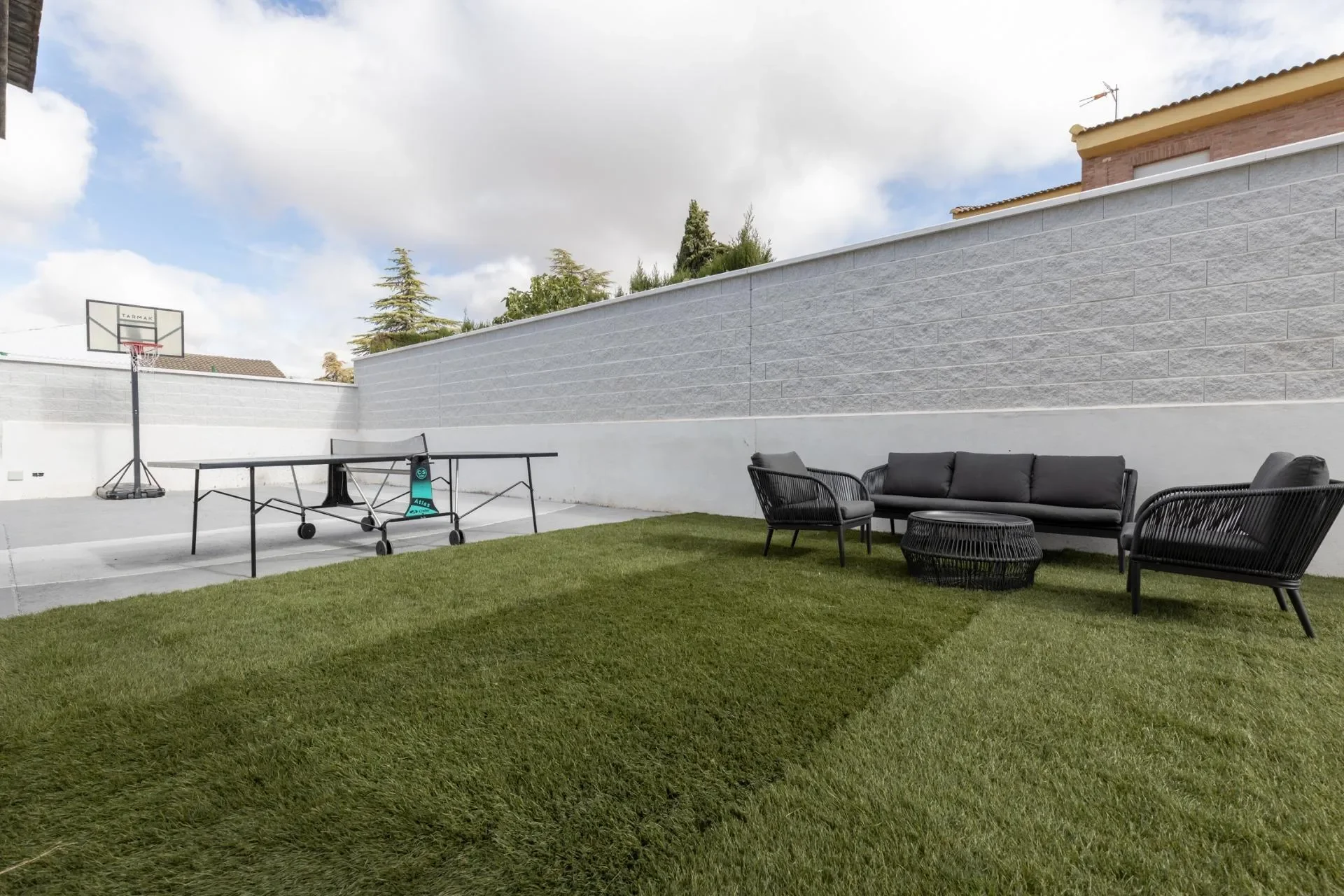 Exterior photo 12