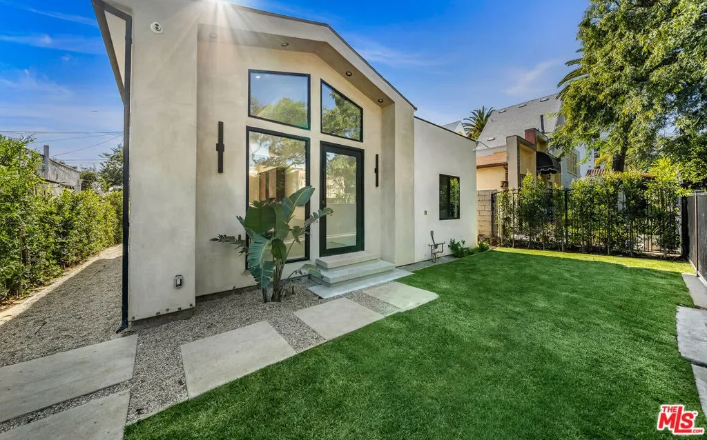 8982 Norma Place, Los Angeles, California, United States. - Photo 9