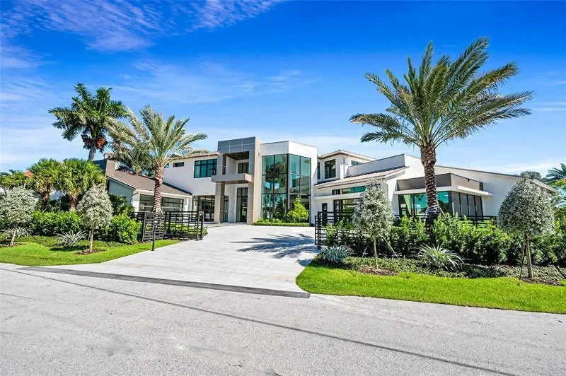 Exterior photo 1