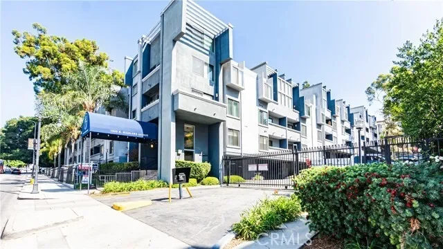 1940 N Highland , 26, Hollywood Hills, CA 90068, Los Angeles, California, United States. - Photo 32