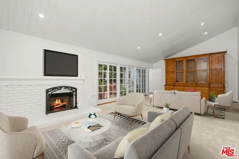 30604 Sicomoro Drive, Malibu, California, United States. - Photo 2