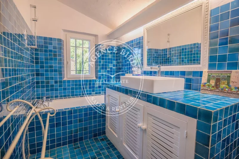 Grimaud, Provence-Alpes-Côte d'Azur, France. - Photo 13