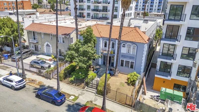 932 S Mariposa Avenue, Los Angeles, California, United States. - Photo 6