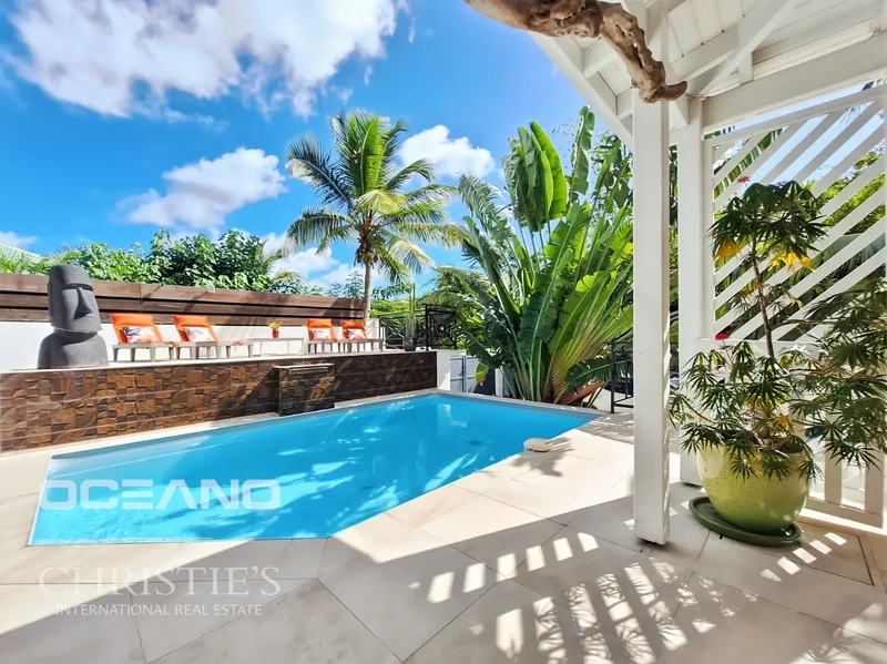 Stunning 4-Bedroom Villa on Spacious Plot - Orient Bay