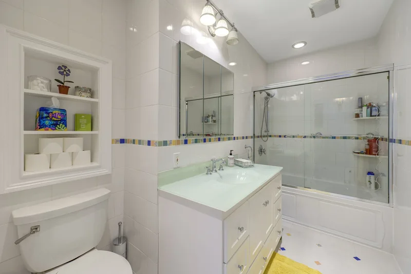 121 Laurel Lane , Syosset, NY 11791, Syosset, New York, United States. - Photo 19