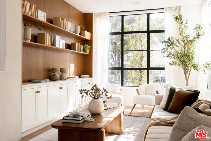 Single Family Residence in Venice