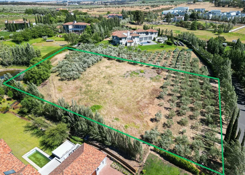 Expansive Erf with Panoramic Vistas in The Winelands Estate
