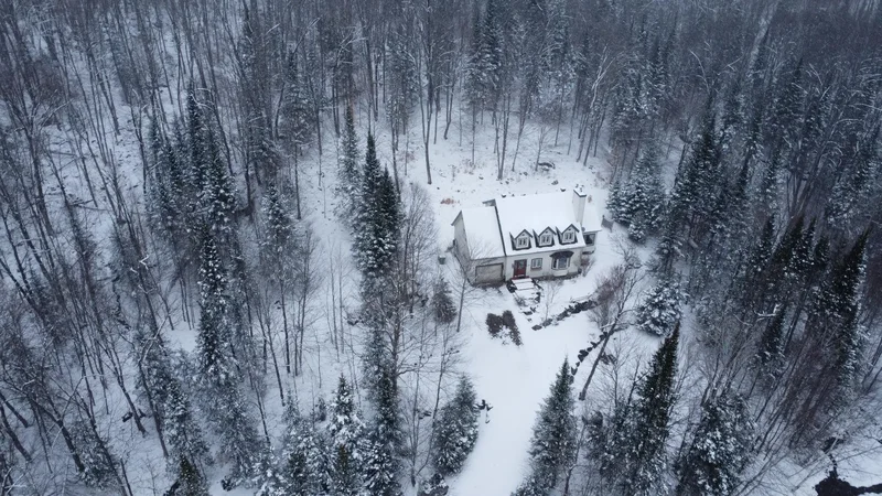 330 Ch. des Boisés, Mont-Tremblant, Quebec, Canada. - Photo 2