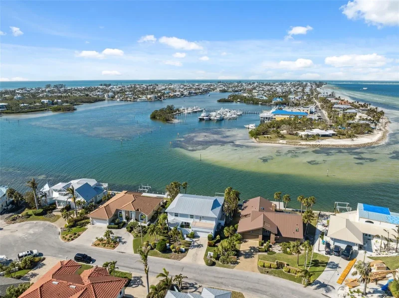 727 KEY ROYALE DRIVE, Holmes Beach, Florida, United States. - Photo 54