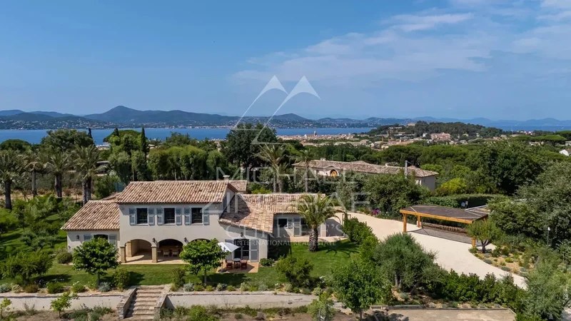 Saint-Tropez: High-End Villa in a Peaceful Green Oasis