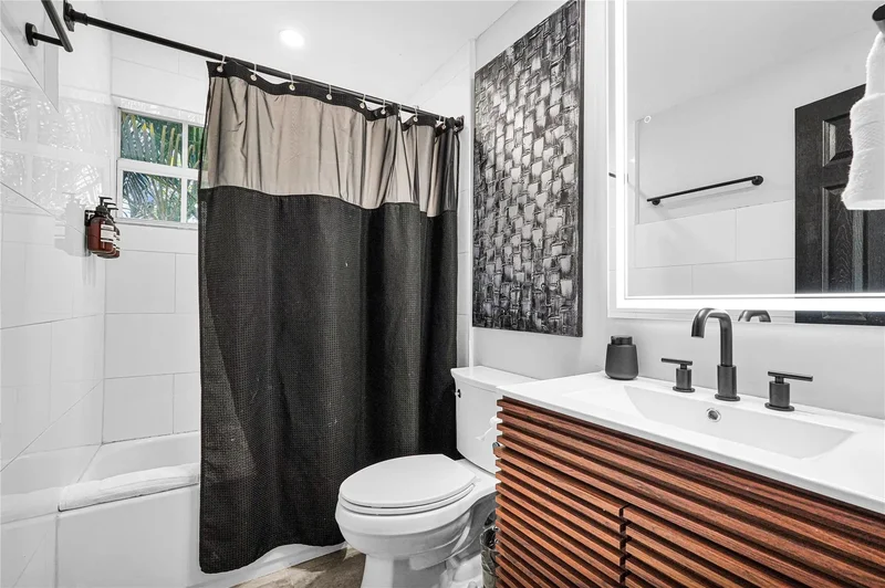 621 NE 28th St, Oakland Park, Florida, United States. - Photo 92