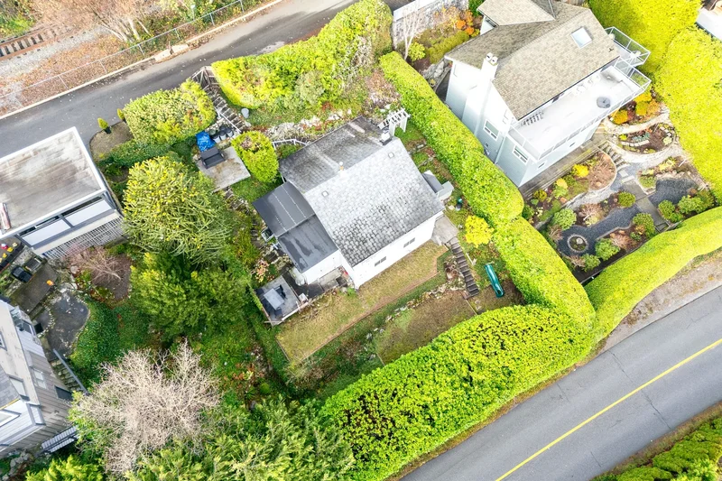 3575 Sunset Ln, West Vancouver, BC V7V 0A9, Canada, West Vancouver, British Columbia, Canada. - Photo 5
