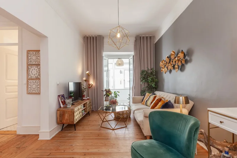 Renovated 2-Bedroom Apartment with Enclosed Balcony in Anjos, Lisbon