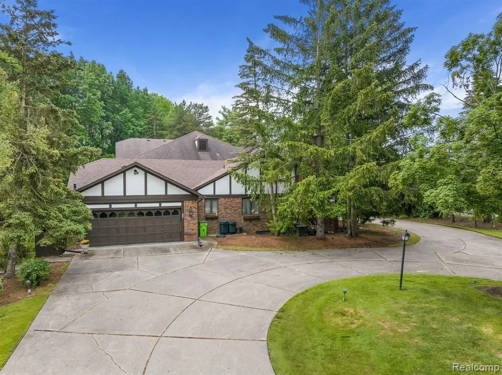 4670 COVE Road, West Bloomfield Twp, MI 48323, Orchard Lake Village, Michigan, United States. - Photo 33