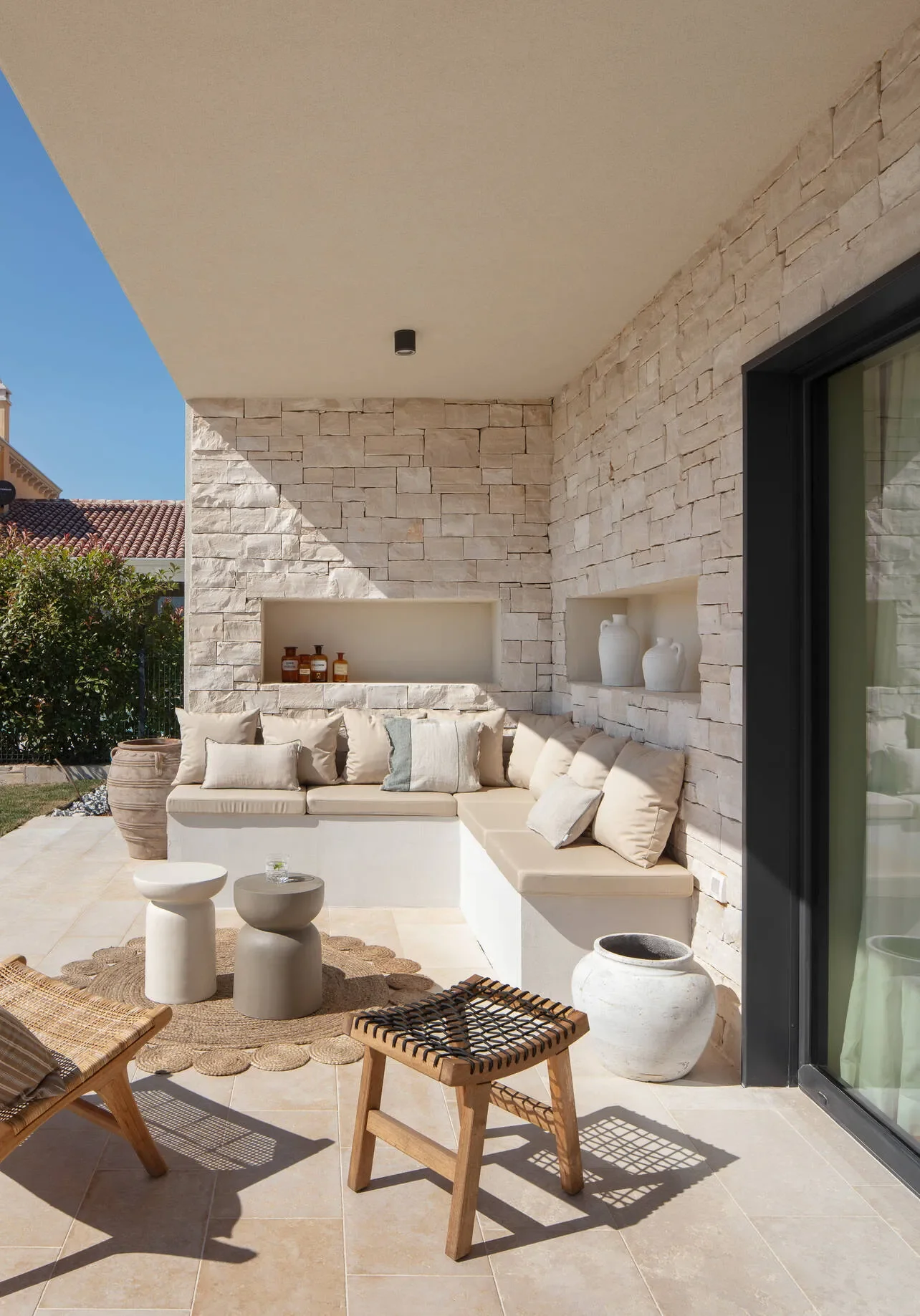 Exterior photo 4
