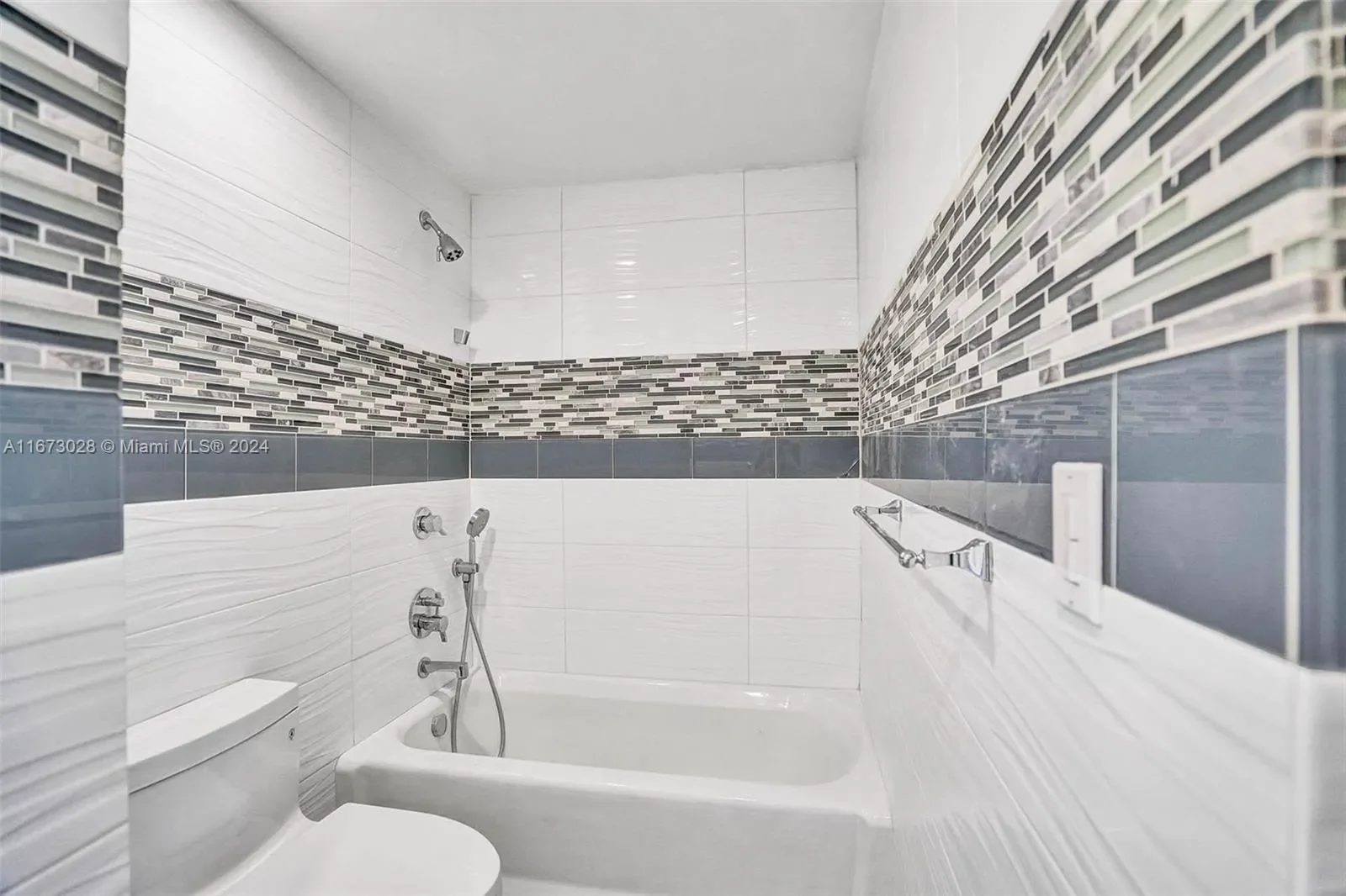 5225 Collins Ave PH7, Miami Beach, Florida, United States. - Photo 25