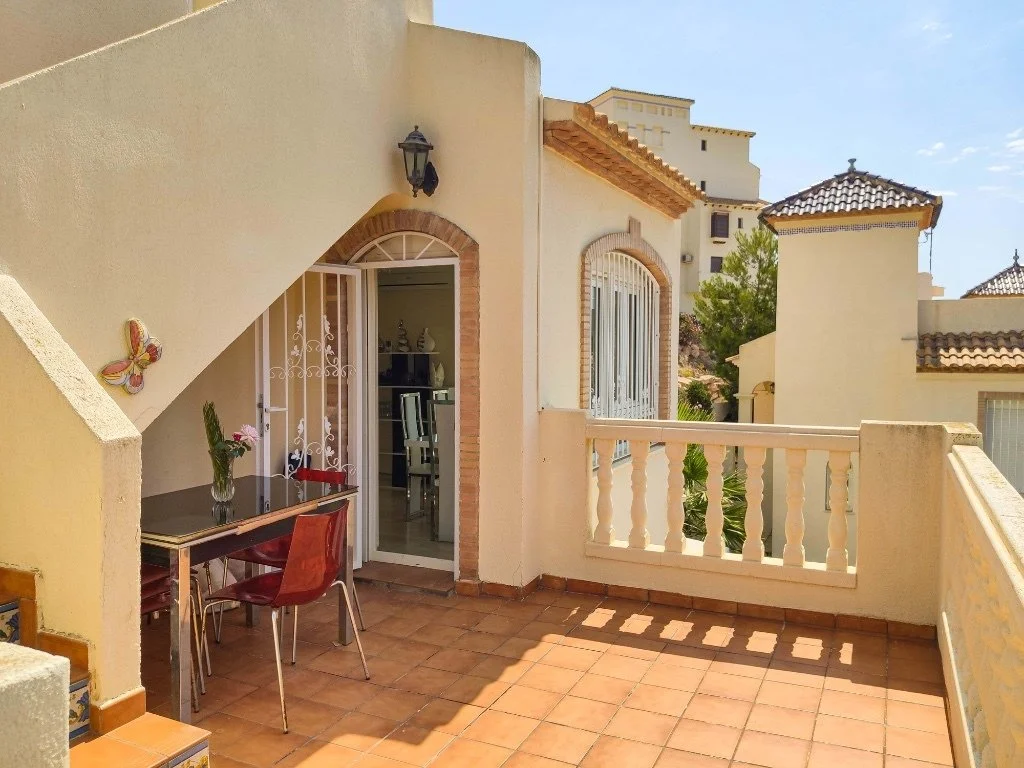 Exterior photo 5