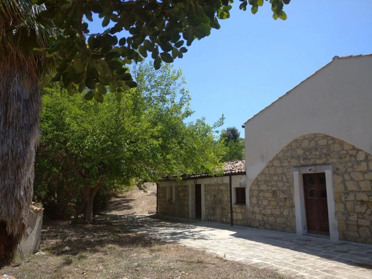 Exterior photo 3