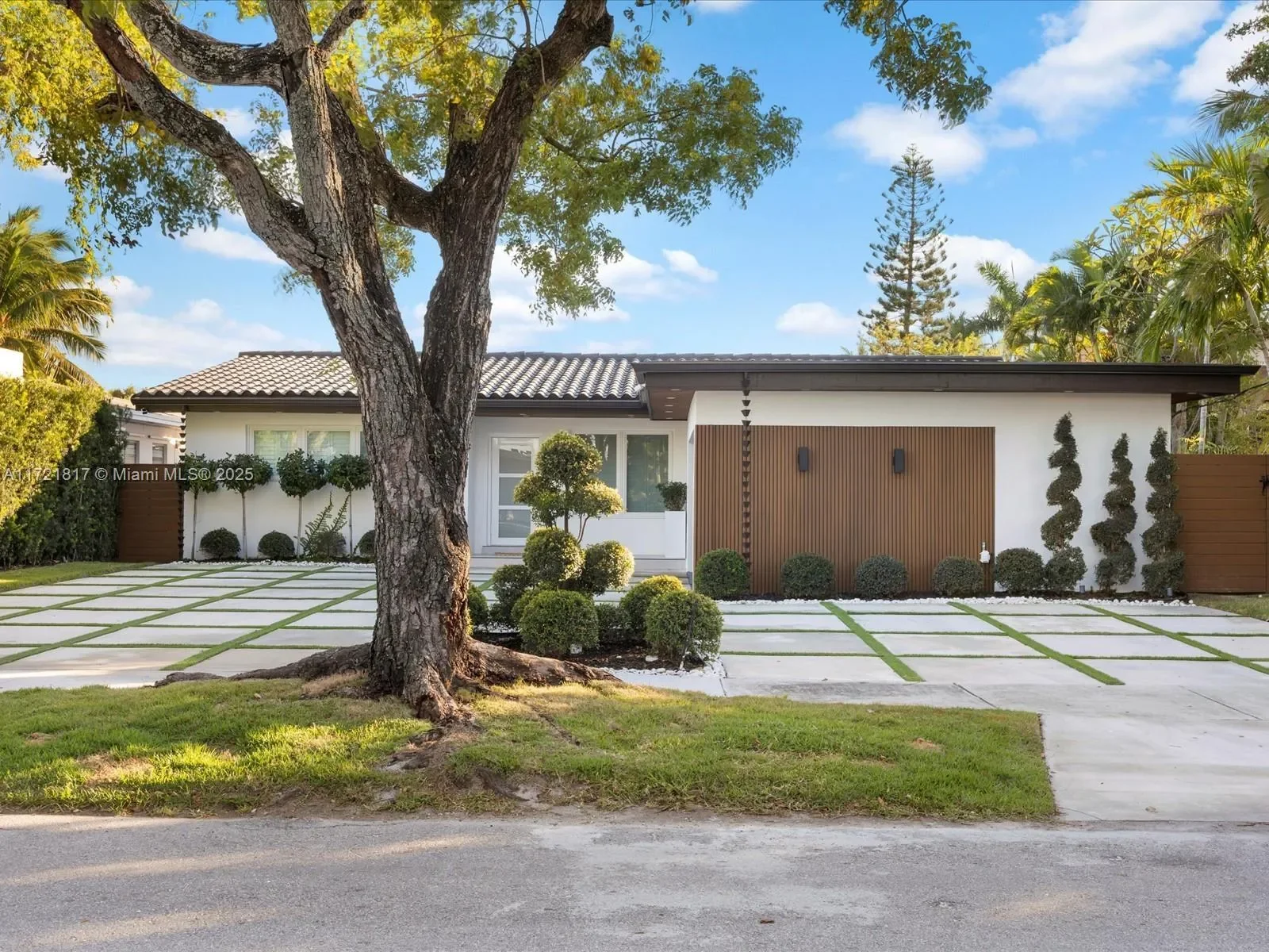 1560 Cleveland Road, Miami Beach, Florida, United States. - Photo 17