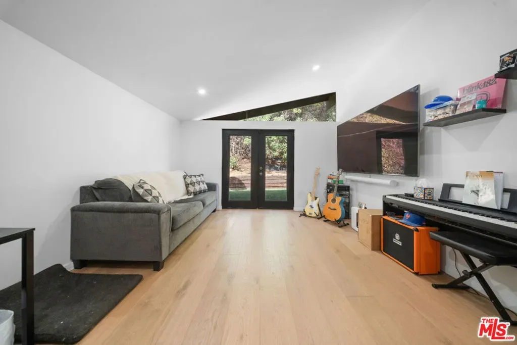 22261 Ybarra Road, Los Angeles, California, United States. - Photo 3