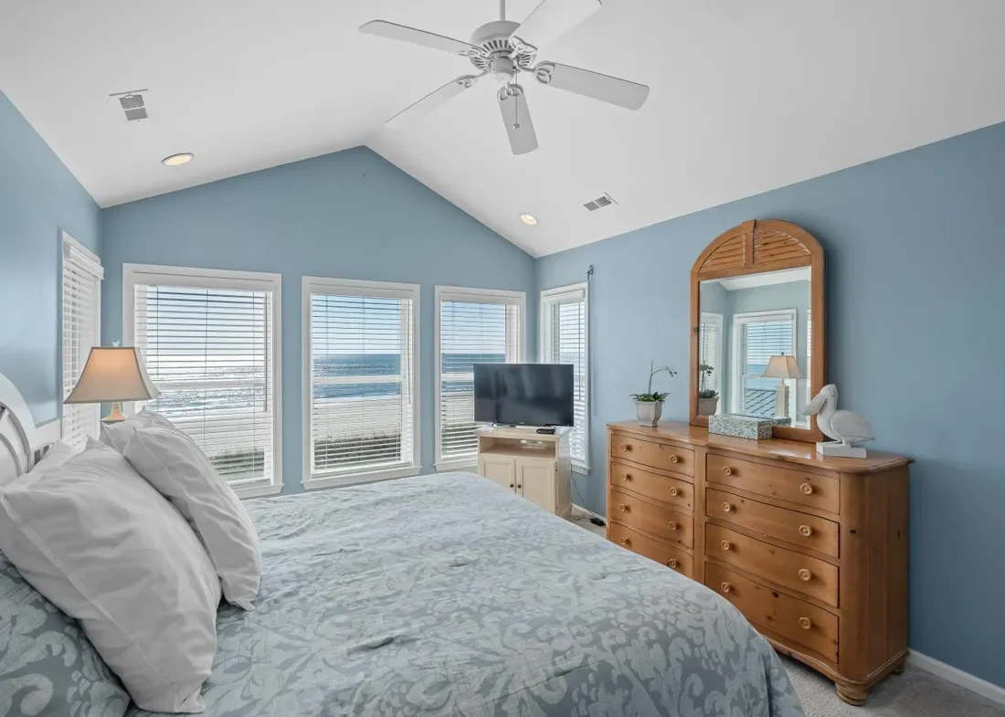 6901 W Beach Drive, Oak Island, North Carolina, United States. - Photo 13