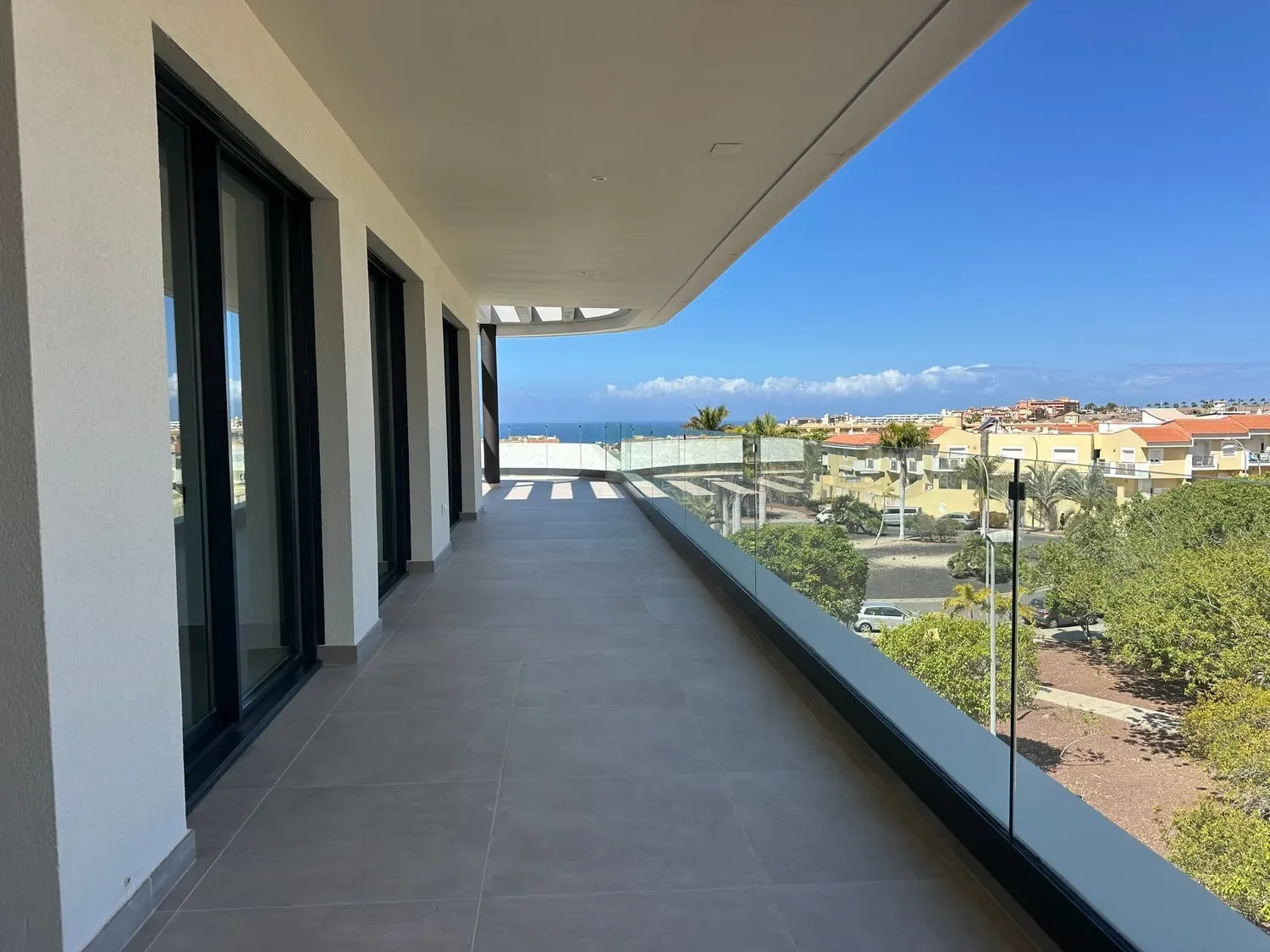 Exterior photo 8