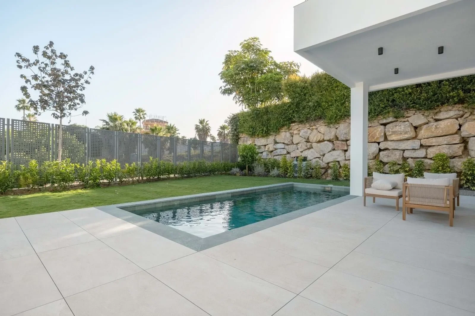 Exterior photo 5