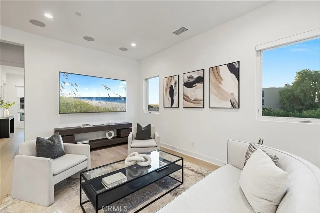 11029 Lurline Avenue, Chatsworth, CA, 91311, USA, Los Angeles, California, United States. - Photo 12