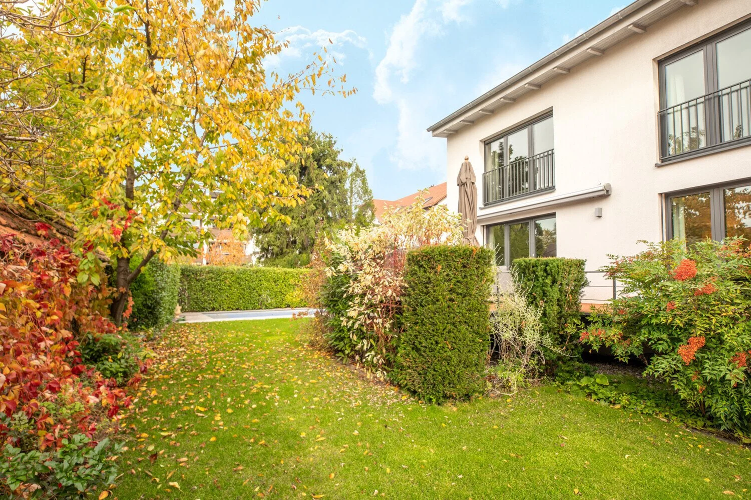 Exterior photo 8