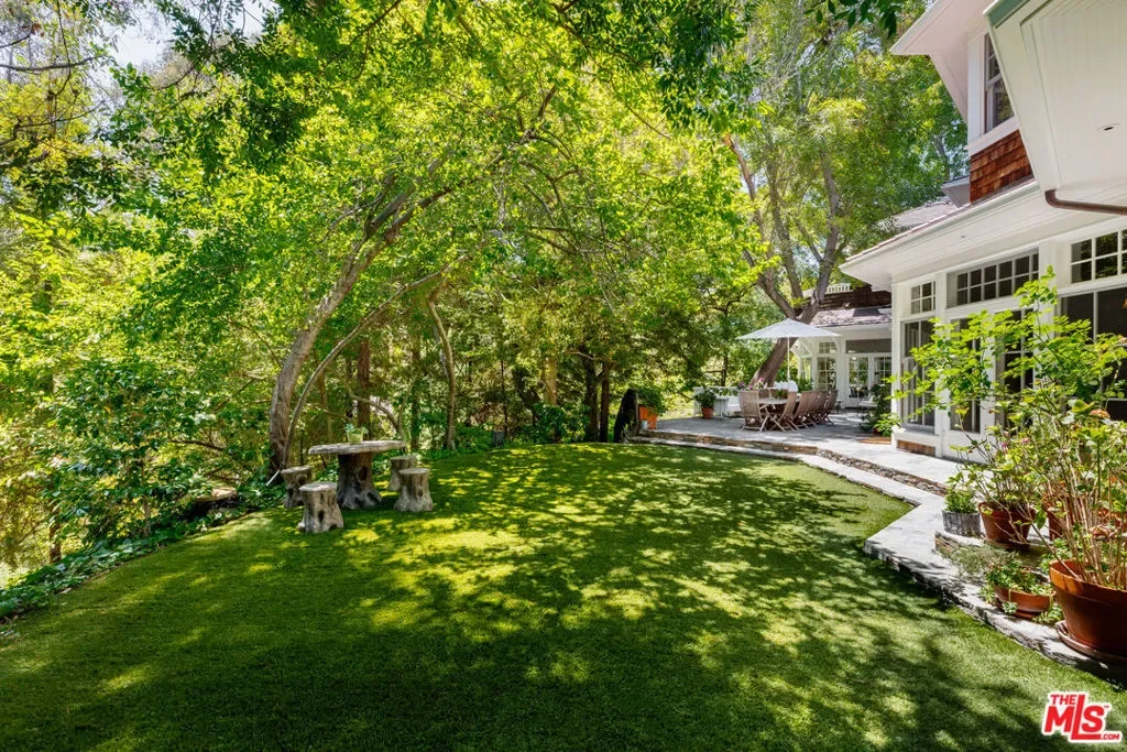 2041 Mandeville Canyon Road, Los Angeles, California, United States. - Photo 9