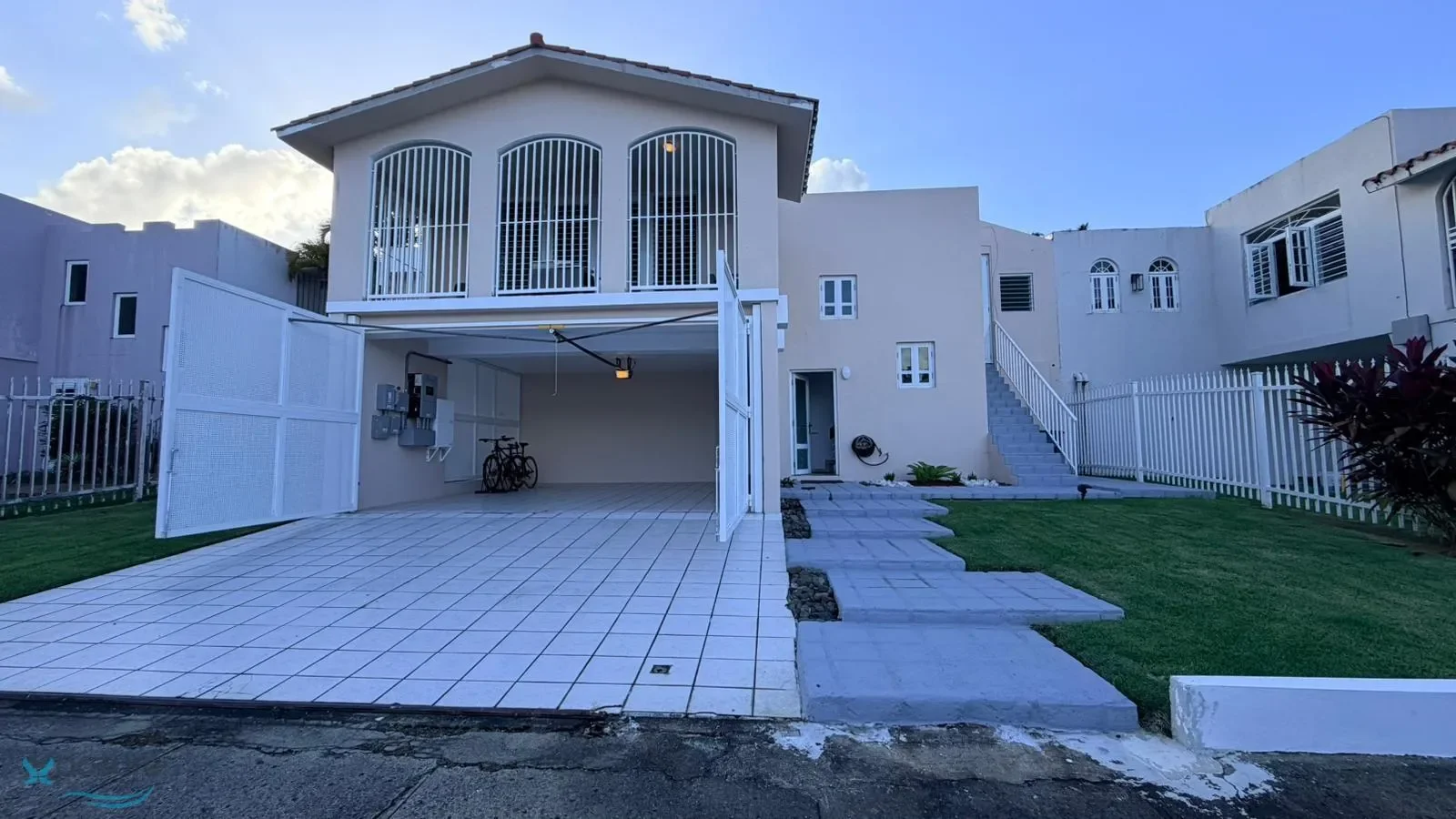 Exterior photo 6